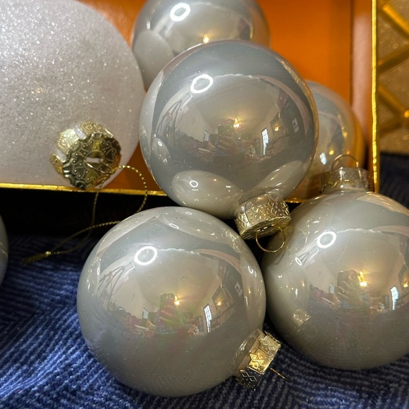 Set Of 8 Christmas Balls/Ornaments - Picture 6 of 9